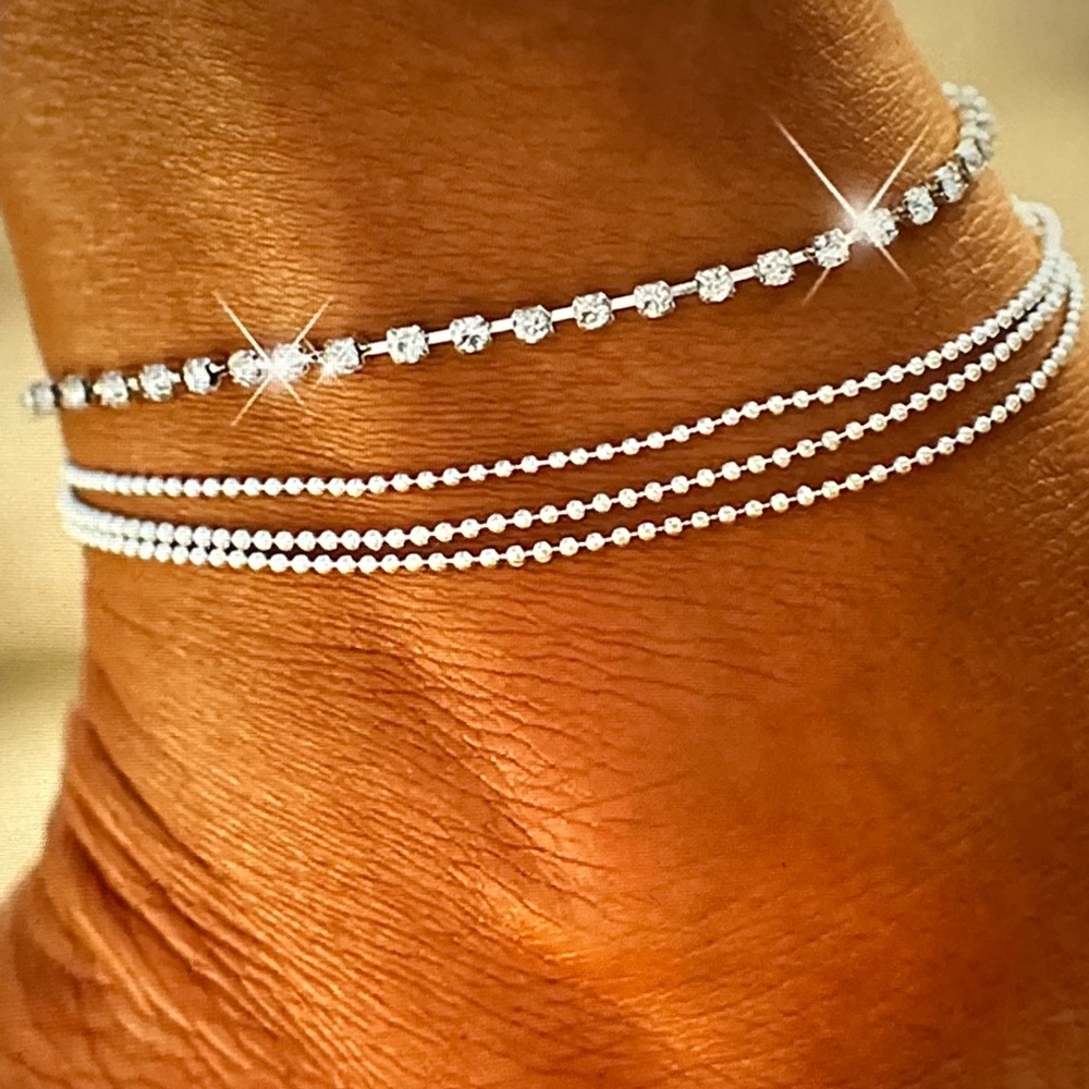 ❣️5|$25❣️2 remaining Elegant Silver and White Anklet Set. 🆕